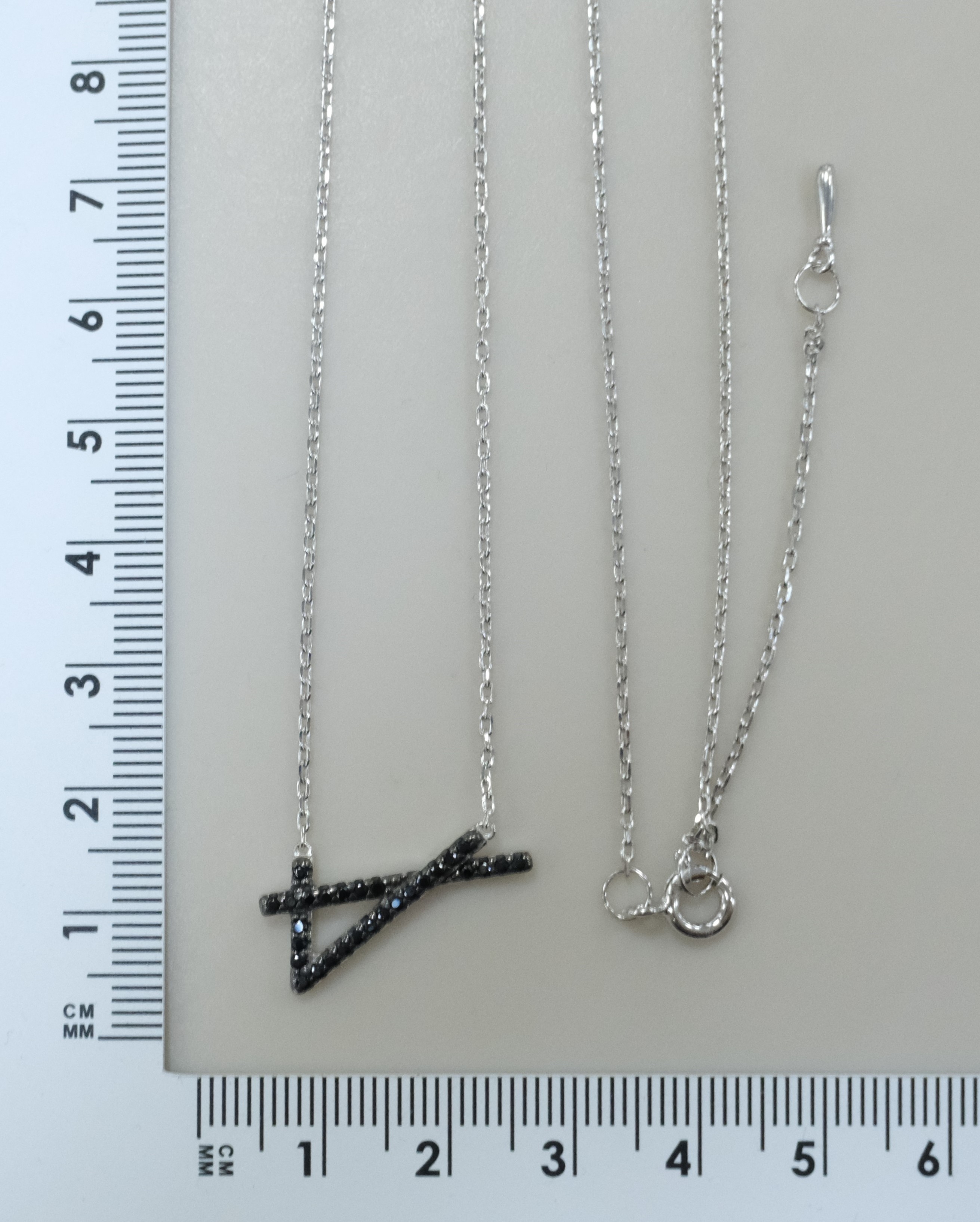 Серебряное колье со шпинелью
